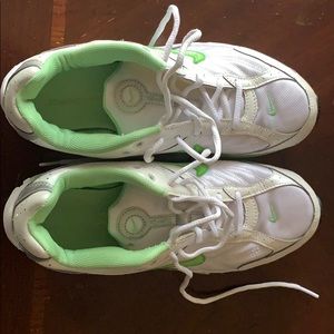 Women’s Nike tennis shoes